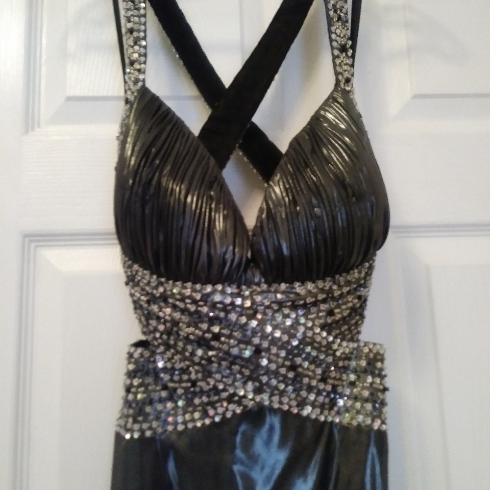 Gown Beyond Jovani Size 2 metallic silver worn 1 x